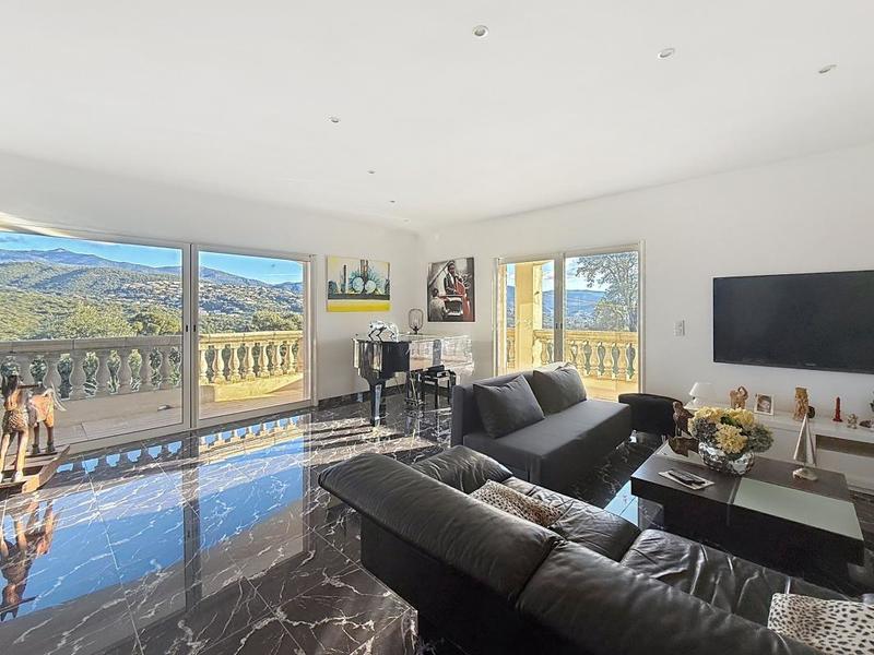 Villa - 196 m² - 4 pièces