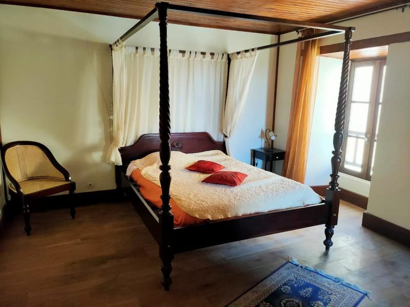 Maison - 470 m² - 20 pièces