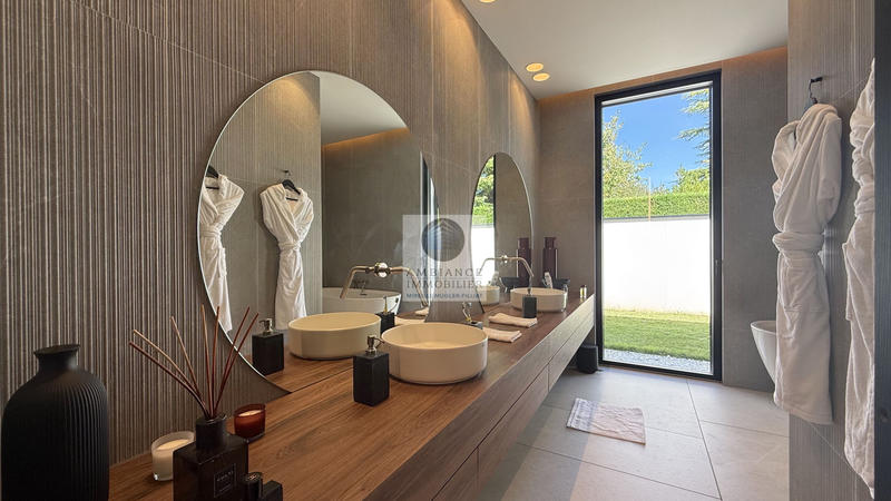 Maison - 282 m² - 7 pièces