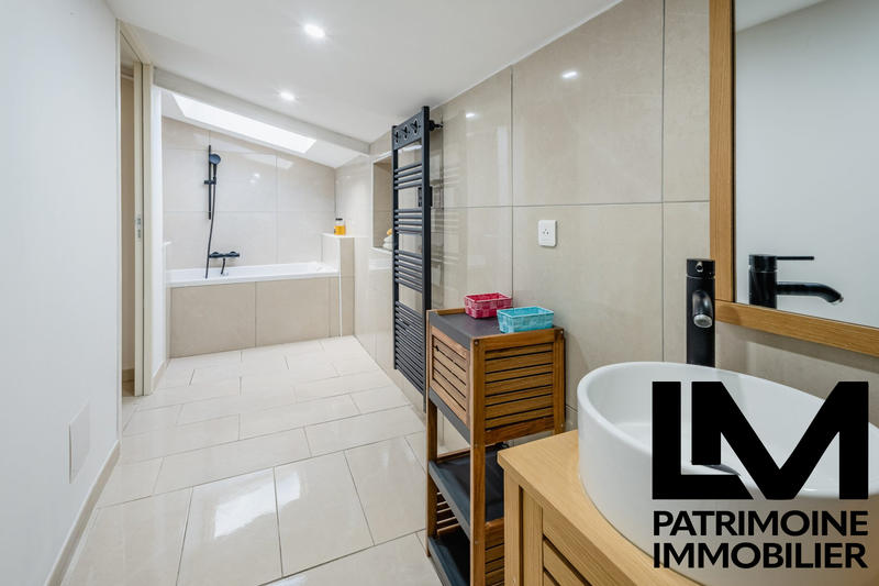 Villa - 335 m² - 7 pièces