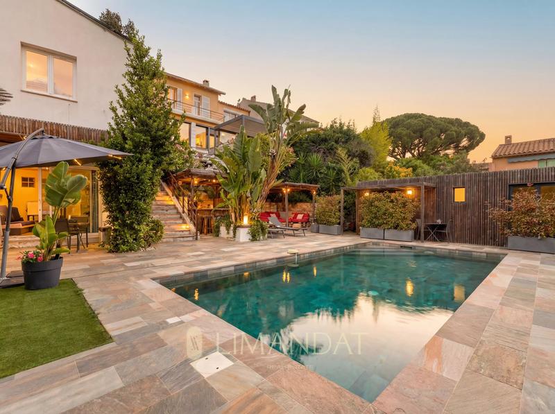 Villa - 201 m² - 7 pièces