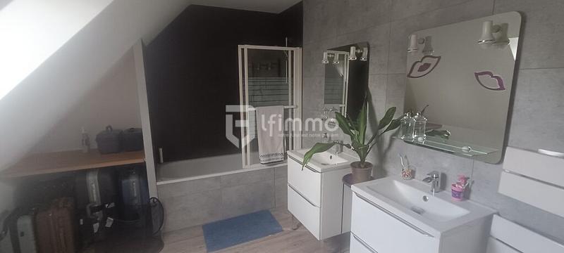 Maison - 121 m² - 8 pièces