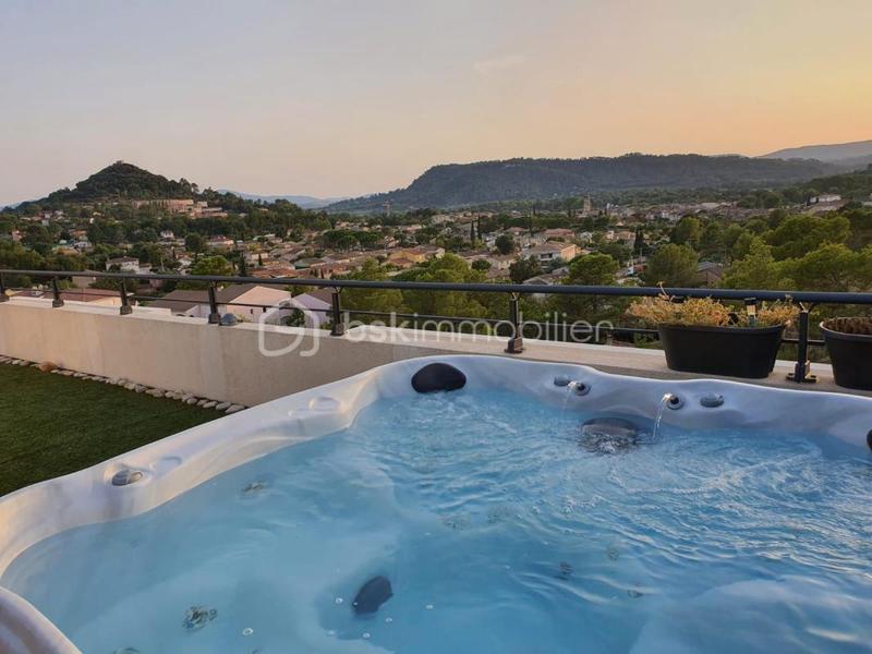 Appartement - 93 m² - 4 pièces