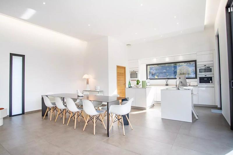 Maison - 220 m² - 5 pièces