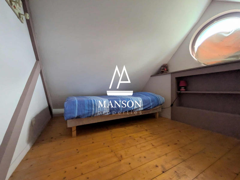 Maison traditionnelle - 386 m² - 10 pièces