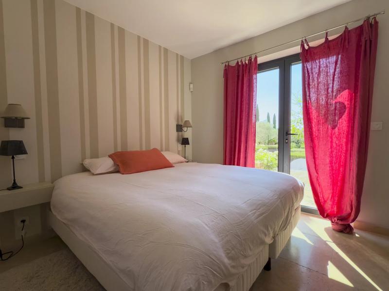 Maison - 240 m² - 9 pièces