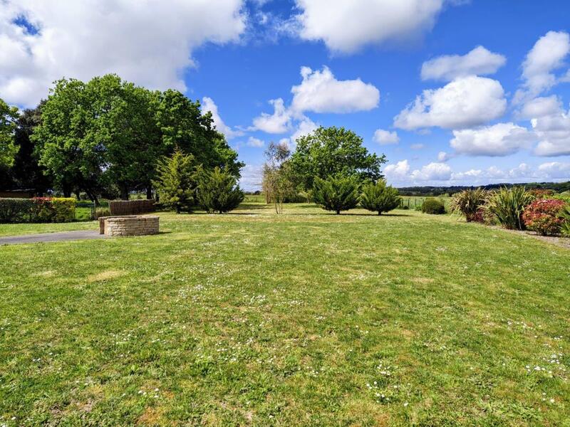 Propriété - 230 m² - 7 pièces