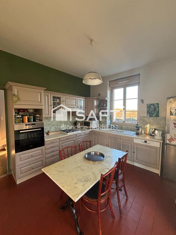 Maison - 220 m² - 9 pièces