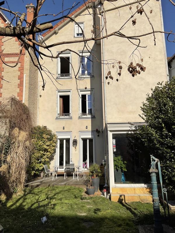 Immeuble - 203 m² - 10 pièces