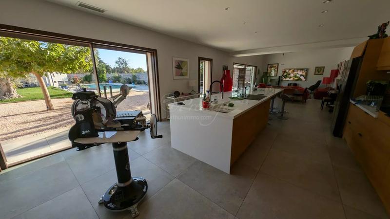 Maison - 260 m² - 7 pièces