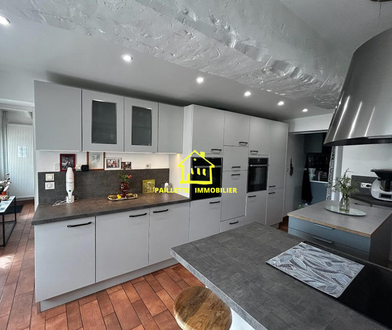 Maison - 210 m² - 8 pièces