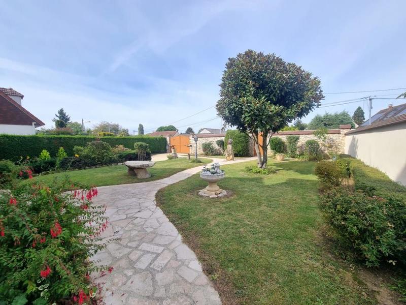 Maison - 221 m² - 8 pièces