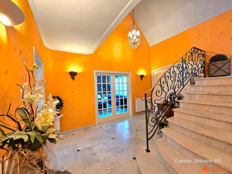 Maison - 243 m² - 10 pièces