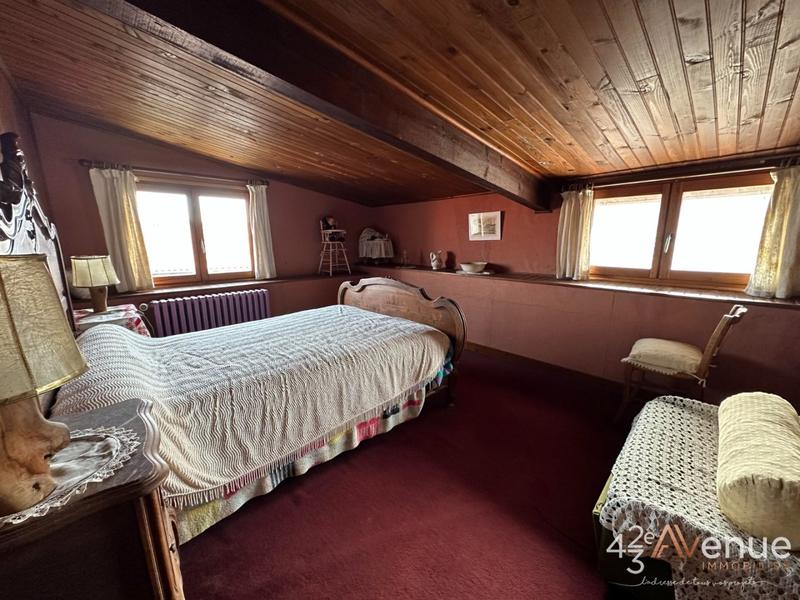 Maison - 223 m² - 8 pièces