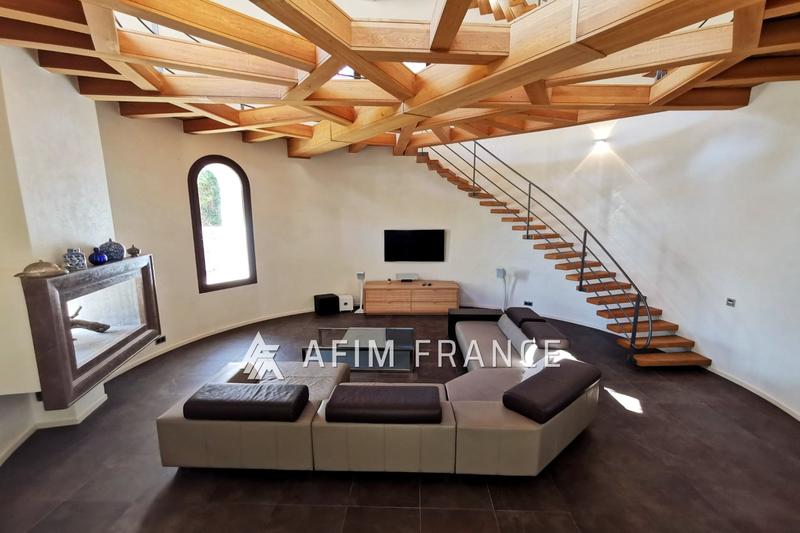 Villa - 300 m² - 5 pièces