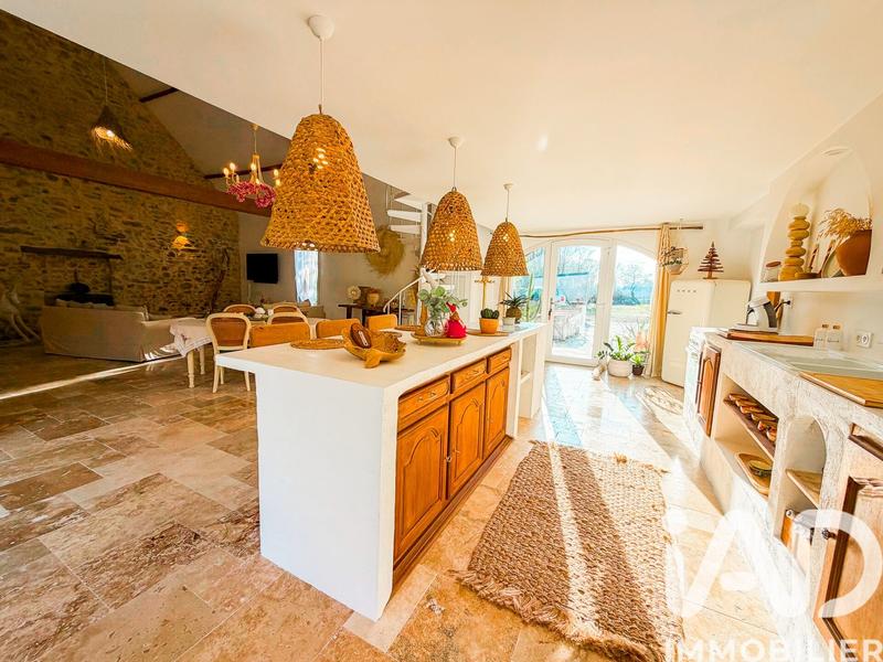 Maison - 333 m² - 7 pièces