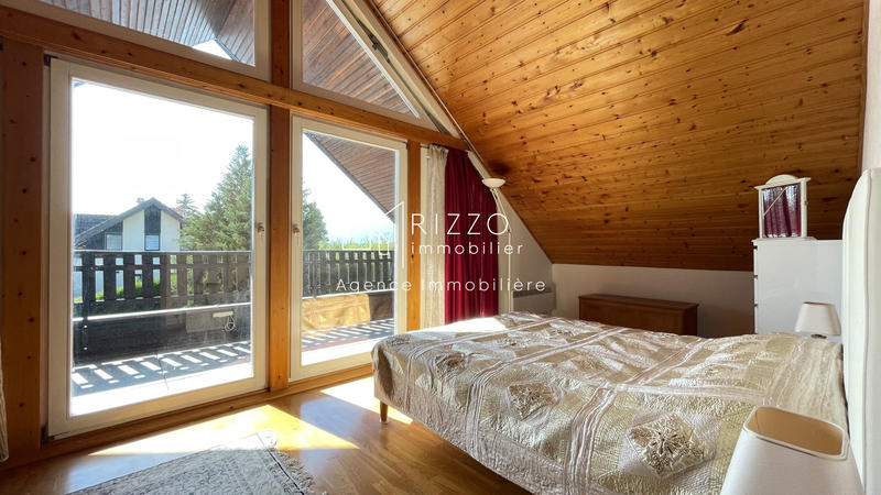 Maison - 246 m² - 9 pièces