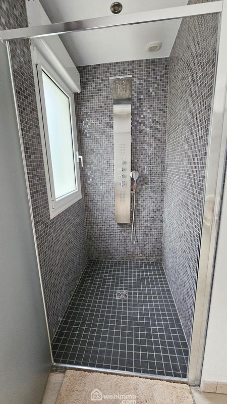 Maison - 195 m² - 6 pièces