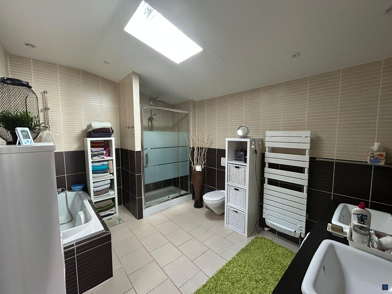 Maison - 180 m² - 5 pièces