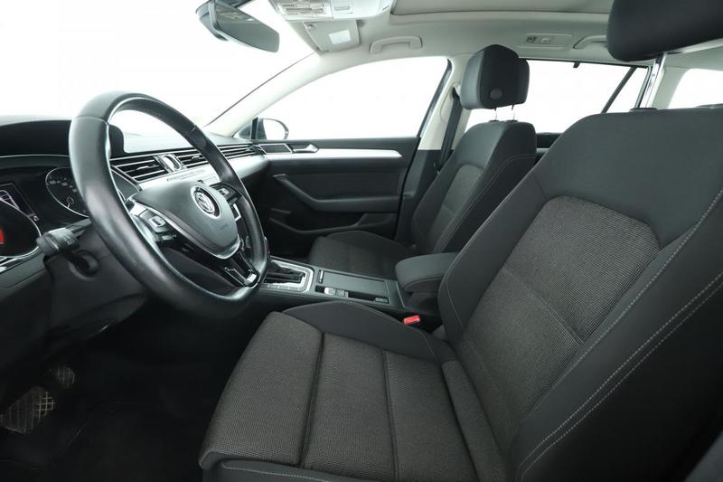 Volkswagen Passat Sw 2.0 Tdi BlueMotion Tech Connect Dsg7 150 ch