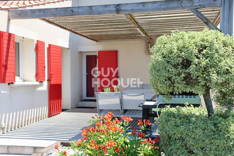 Maison - 225 m² - 9 pièces