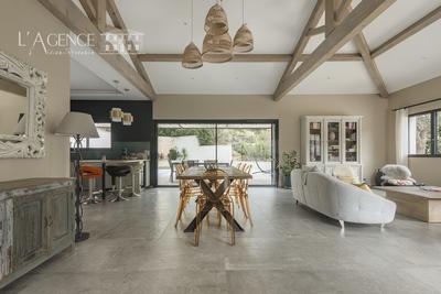 Maison - 276 m² - 8 pièces