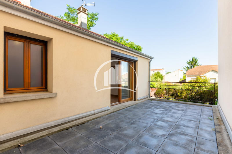 Maison - 250 m² - 6 pièces