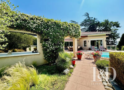 Maison - 313 m² - 9 pièces