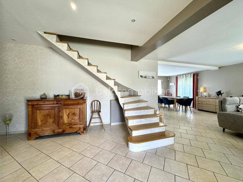 Maison - 214 m² - 7 pièces