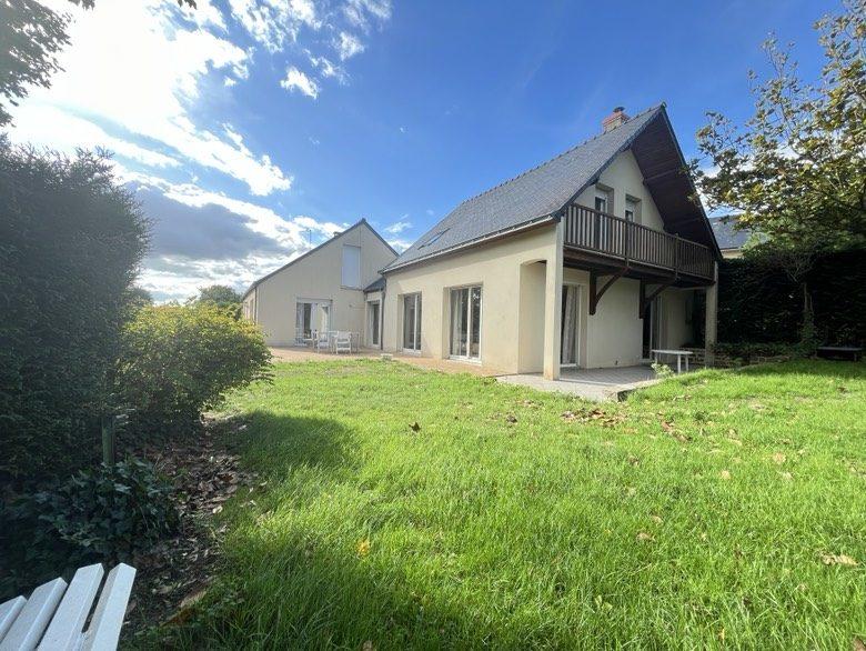 Maison traditionnelle - 211 m² - 7 pièces