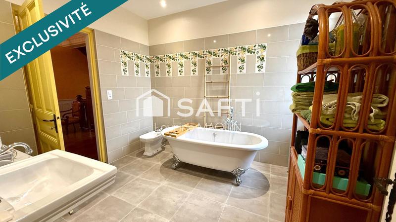 Maison - 207 m² - 8 pièces