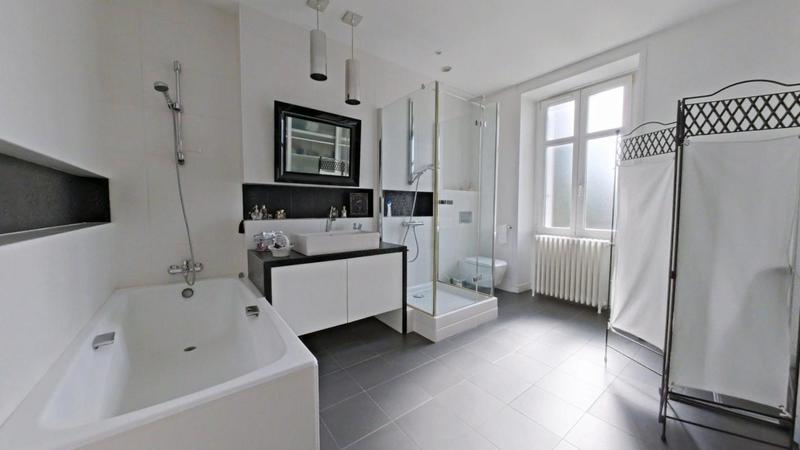 Maison - 284 m² - 9 pièces