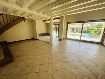 Maison - 275 m² - 8 pièces