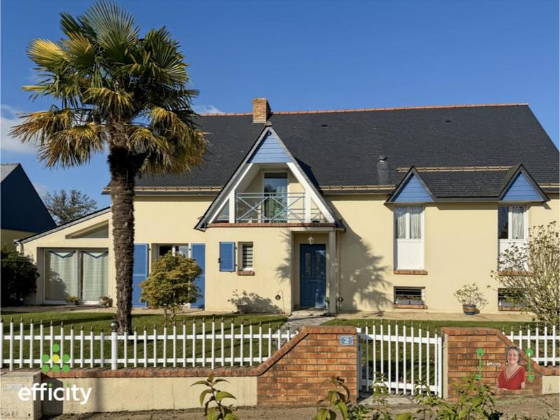 Maison de bourg - 181 m² - 8 pièces