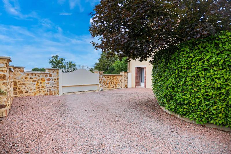 Maison - 230 m² - 8 pièces