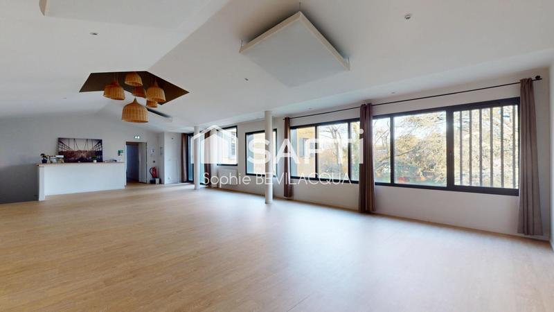 Maison - 388 m² - 10 pièces