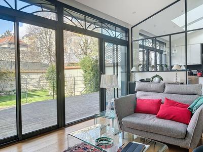 Maison bourgeoise - 334 m² - 13 pièces