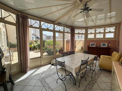 Maison - 208 m² - 8 pièces