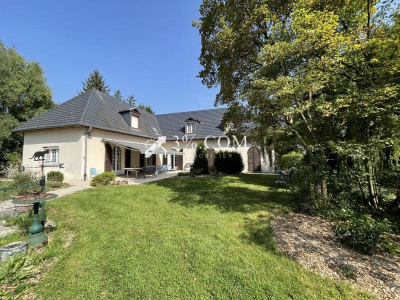 Propriété - 233 m² - 9 pièces