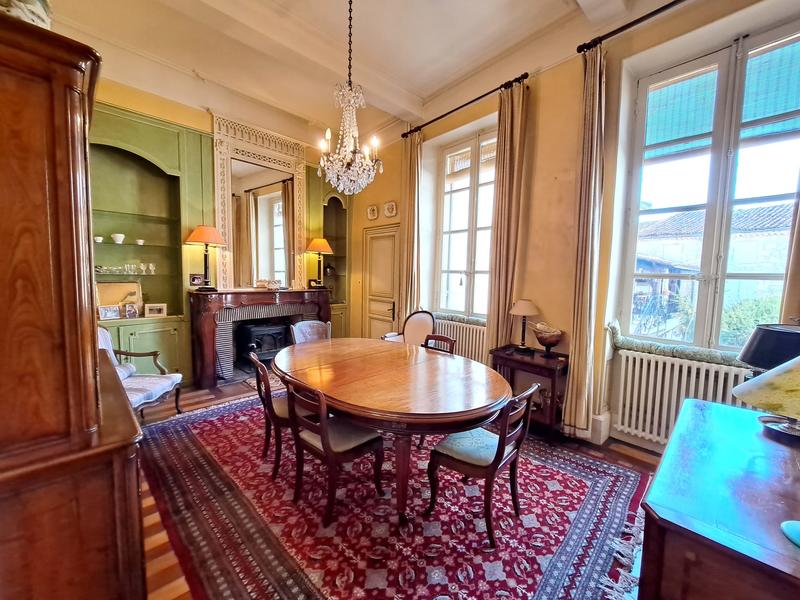 Maison - 288 m² - 10 pièces