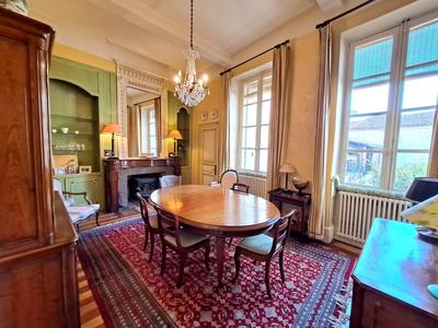 Maison - 288 m² - 10 pièces