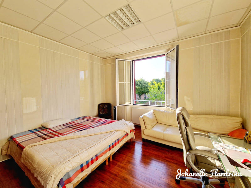 Maison - 420 m² - 8 pièces