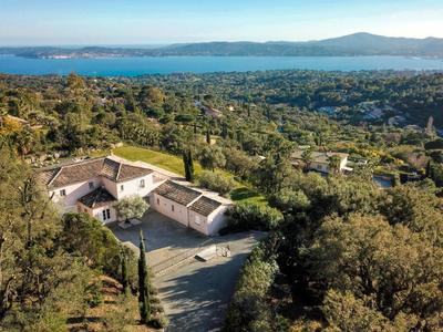 Villa - 303 m² - 6 pièces