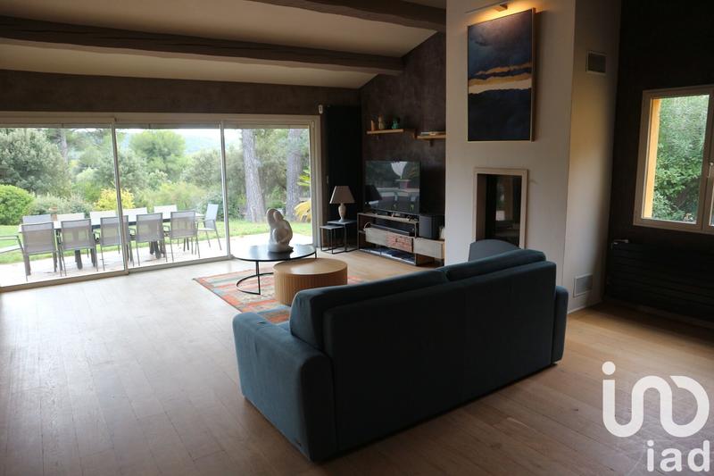 Maison - 220 m² - 7 pièces