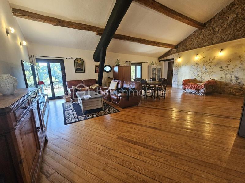 Propriété - 326 m² - 9 pièces