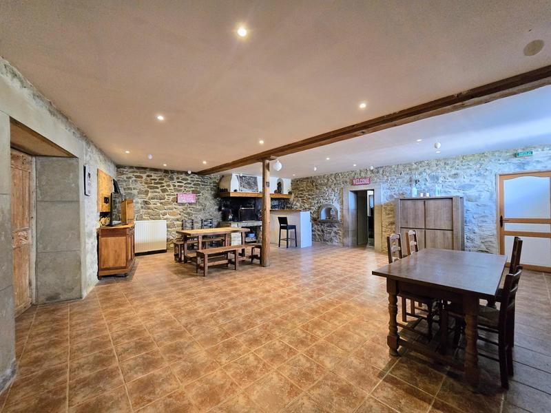 Maison - 322 m² - 9 pièces