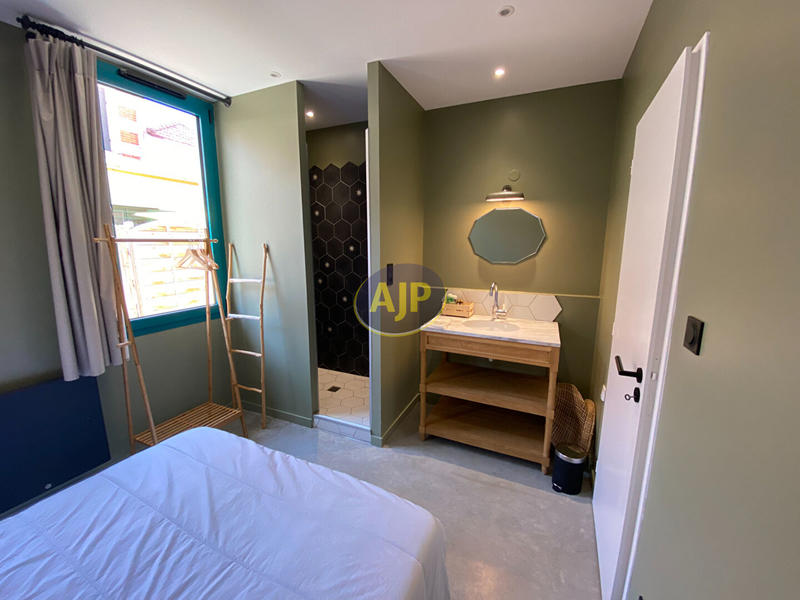 Maison - 270 m² - 6 pièces