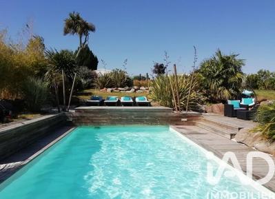 Maison - 220 m² - 5 pièces