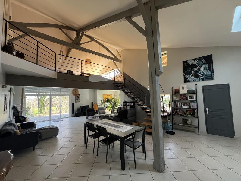 Maison - 259 m² - 5 pièces