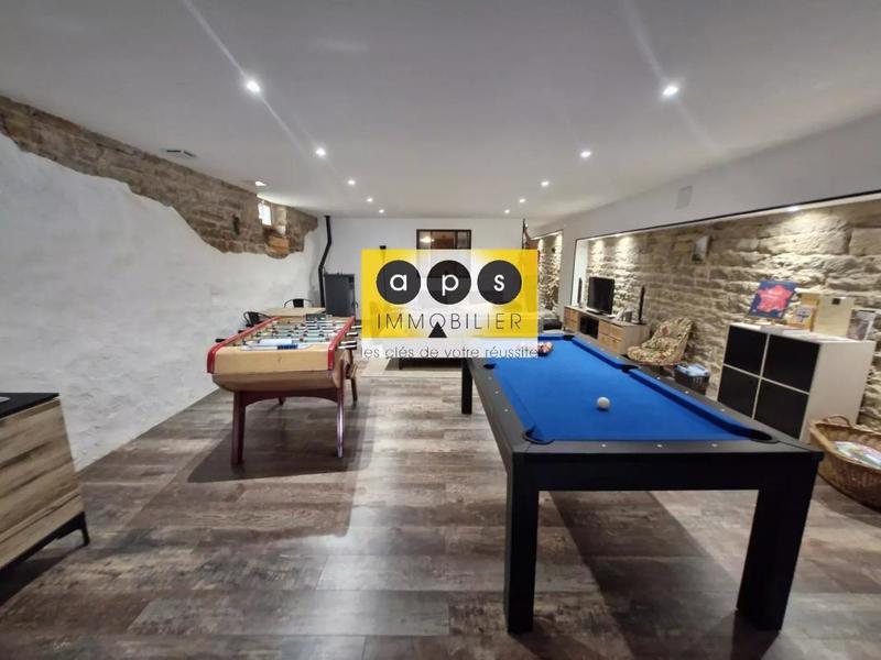 Maison de village - 335 m² - 10 pièces